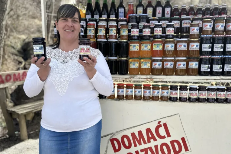 Božica od divljeg voća pravi čarobni napitak, a evo šta on sve leči!