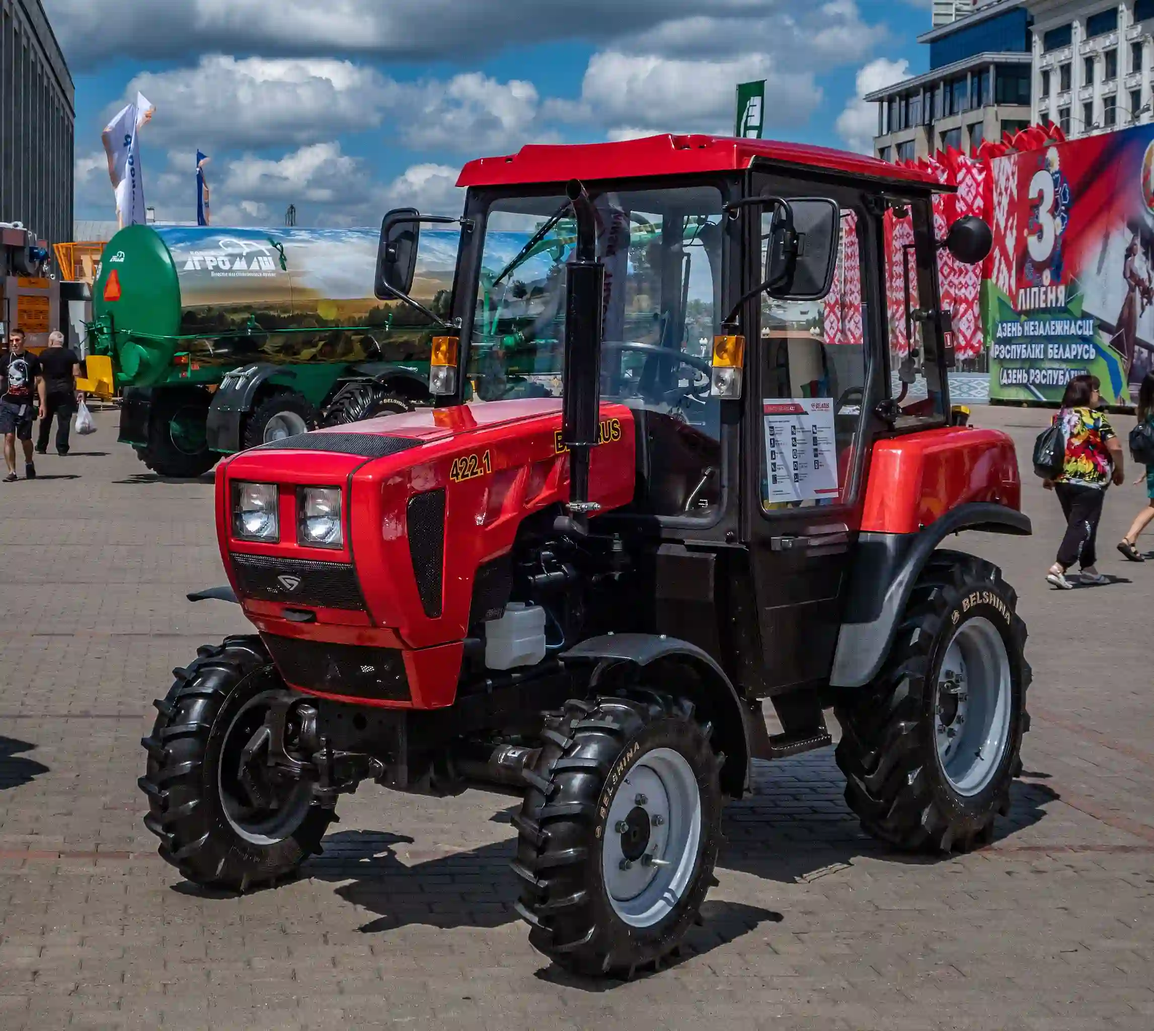 ARON KANIŽAI DOBIO TRAKTOR "BELARUS 422"