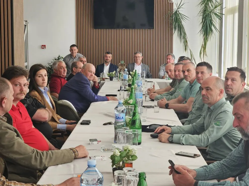 Ministar Glamočić uručio vozila lovačkim udruženjima u Zaječaru